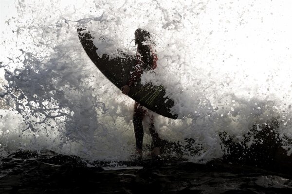 ION Element 2/2 Shorty SS Back Zip women SS25